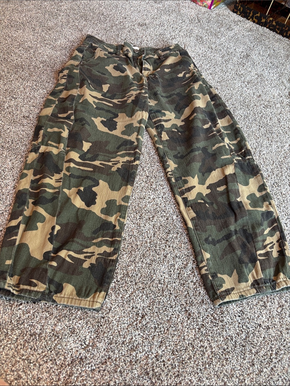 Women’s Camo barrel  Jeans — Green